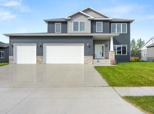 7471 16th St S, Fargo, ND 58104