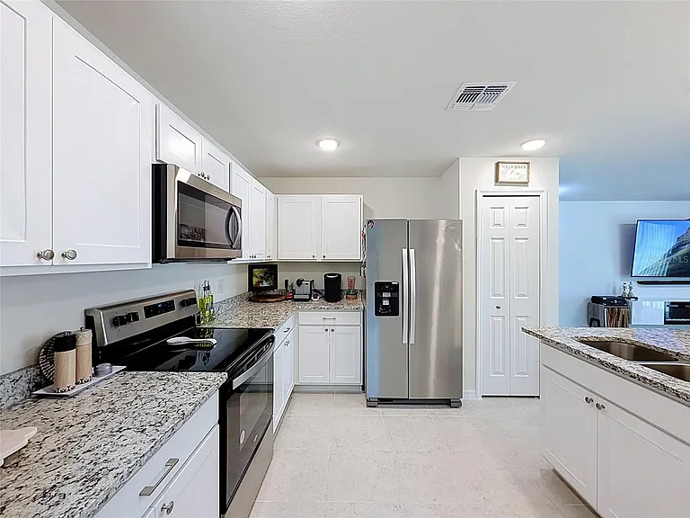 339 Towns Cir — Photo 5