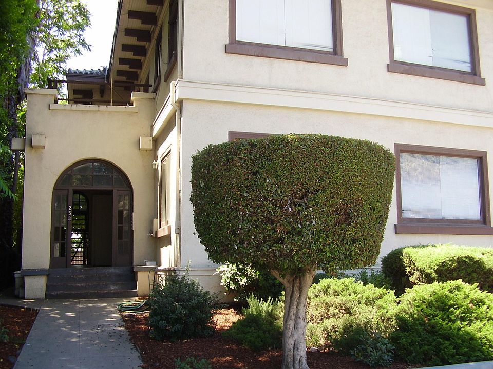 The Apartment is the top floor of the photo. 2 large picture