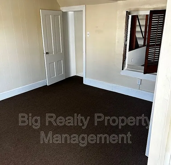 106 N Main St #B — Photo 4