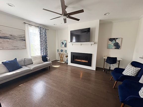 Living Room/Fireplace