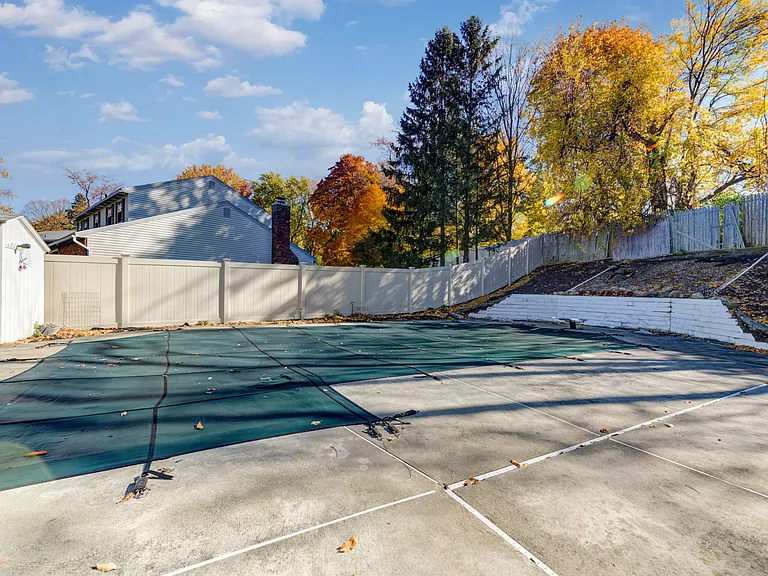 13 Cloverfield Dr — Photo 47