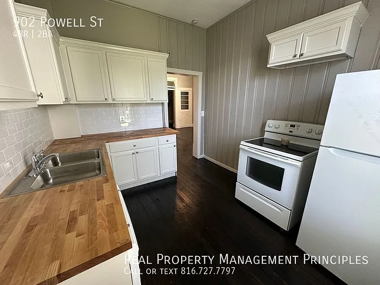 902 Powell St — Photo 12
