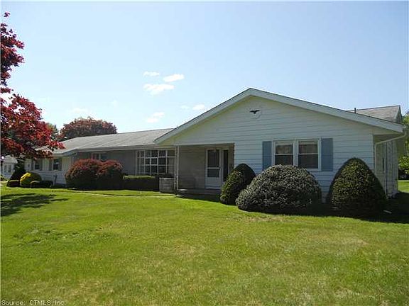 4th image of 8 Carriage Hill Dr