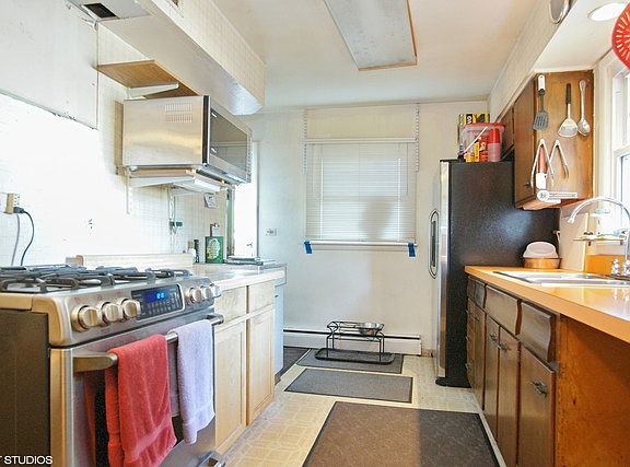 3rd image of 1406 W Thomas St