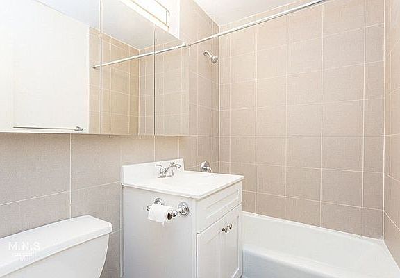 5th image of 31 E 31st St APT 8H