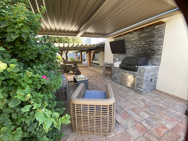 2081 E Alameda Dr — Photo 9