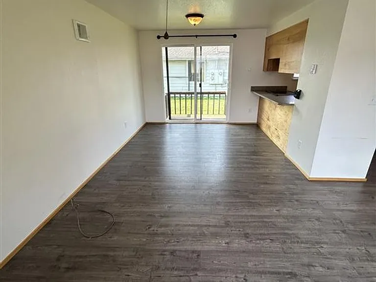 550 Front St — Photo 5