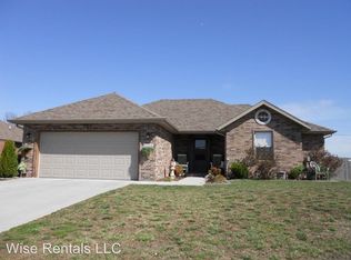 1236 S Strasbourg Ave, Springfield, MO 65802