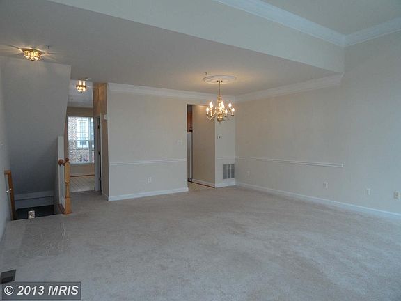 5th image of 427 Leaning Oak St