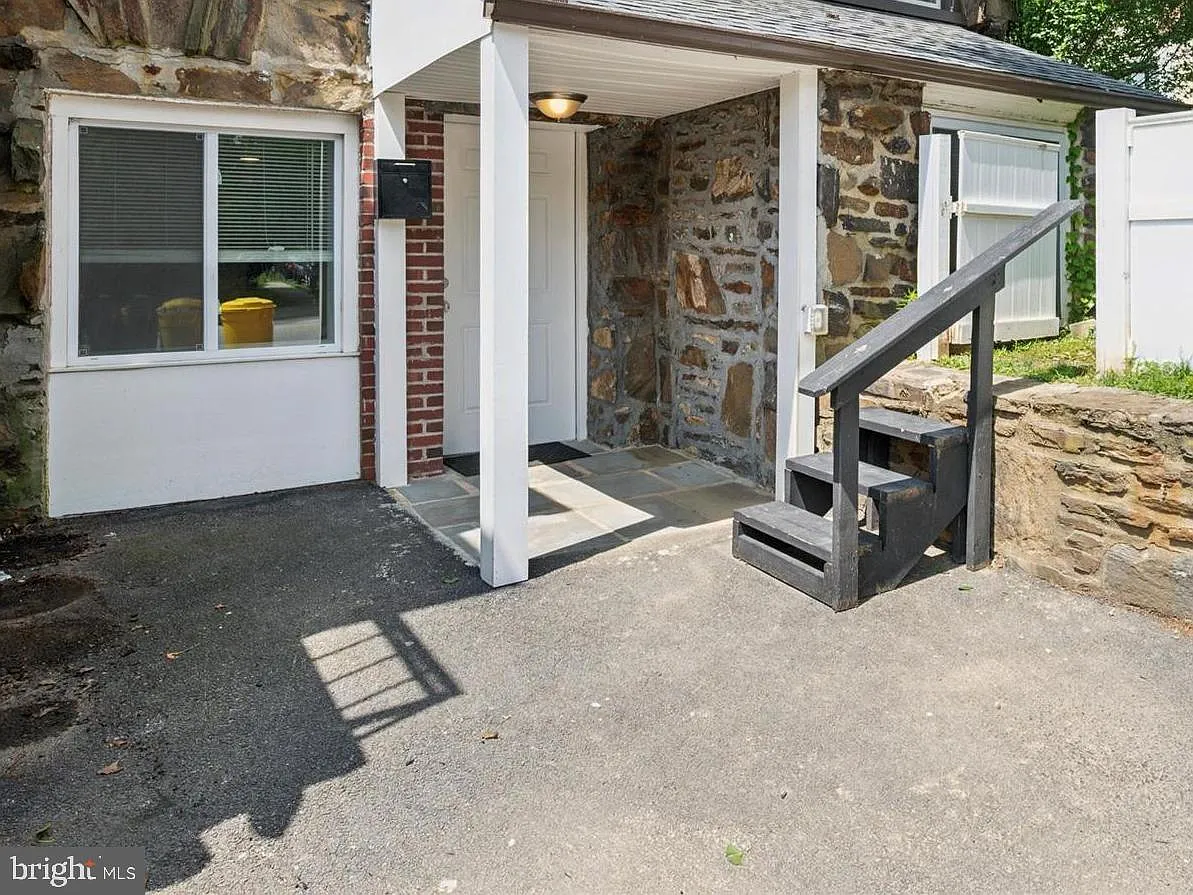 2 bed, 2.5 bath, 836 sqft, $1,955 — Photo 1