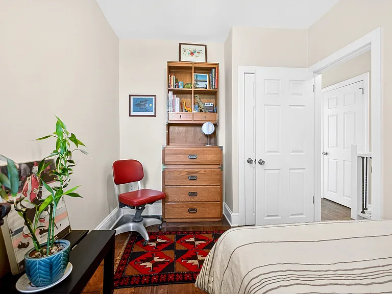 2244 S Hemberger St — Photo 15