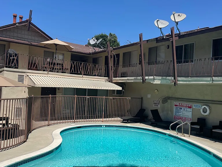 Kahlua Apartments — Photo 7