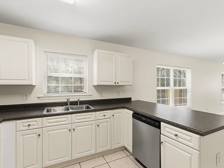 735 Putnam Dr #2 — Photo 9