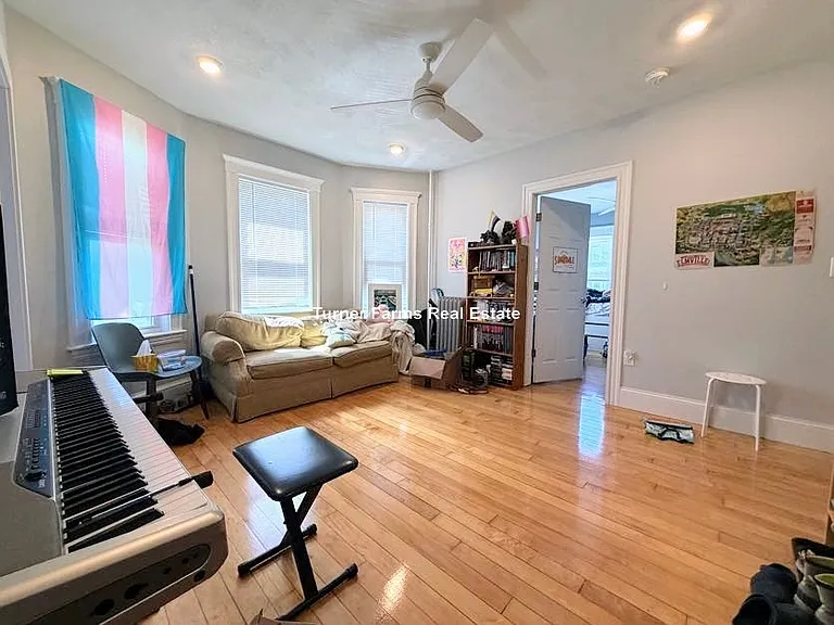 11 Burnham St — Photo 2