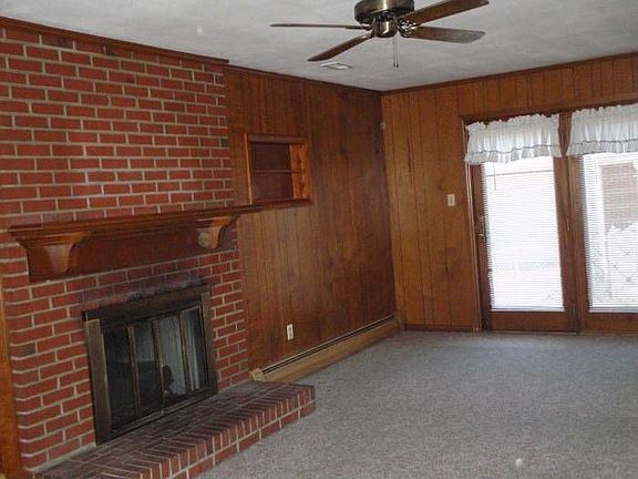 2nd image of 7952 Kenmore Dr