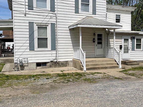 2nd image of 18A&B 18 1/2 Main St