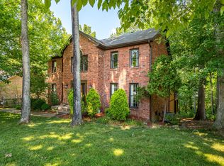 810 Locust Pointe Pl, Louisville, KY 40245
