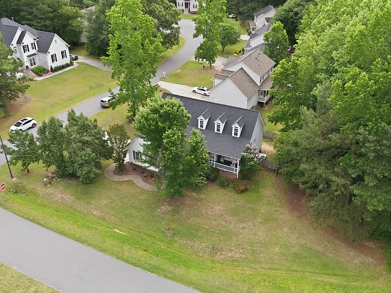 221 Black Forest Dr — Photo 9