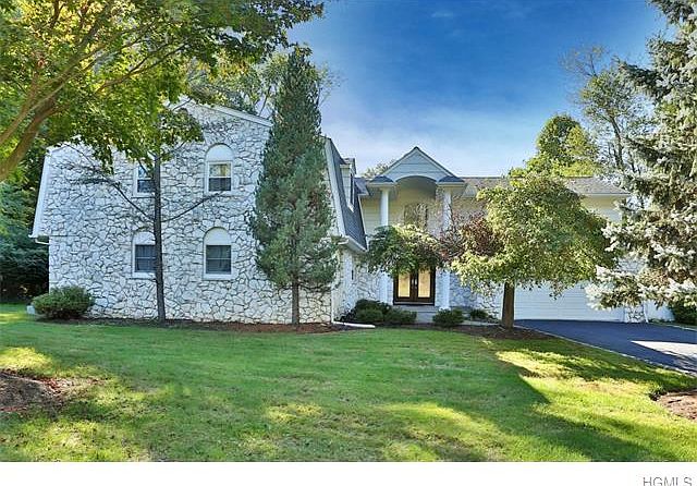 1st image of 10 Windgate Dr
