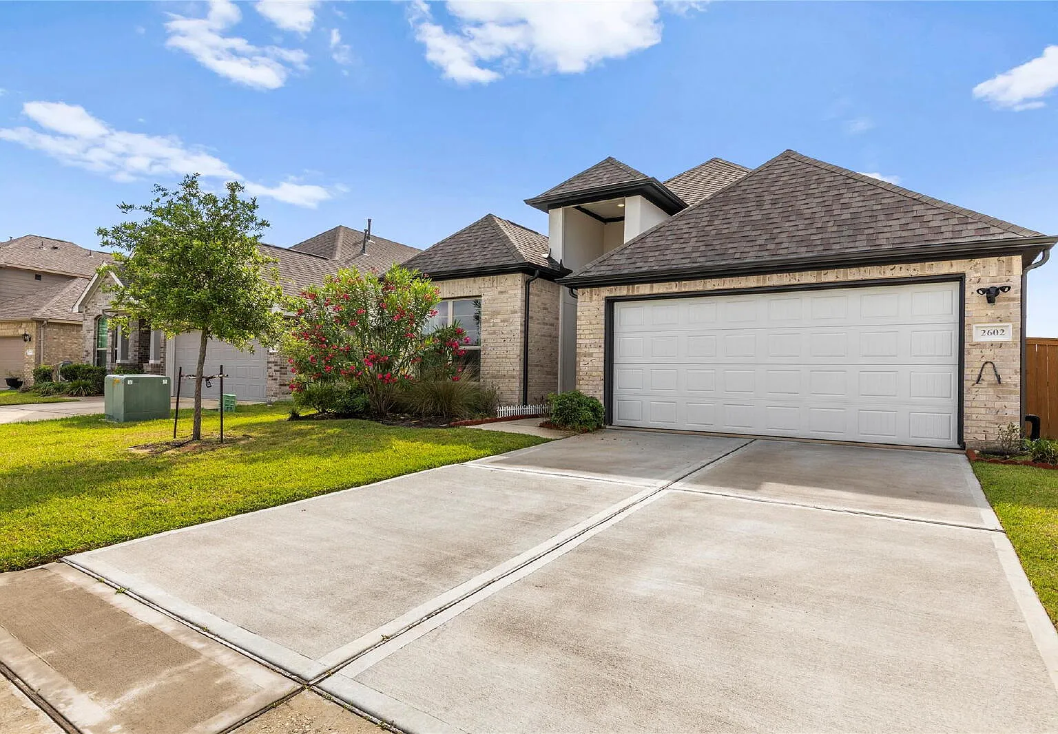 4 bed, 3.0 bath, 2204 sqft, $2,800 — Photo 3