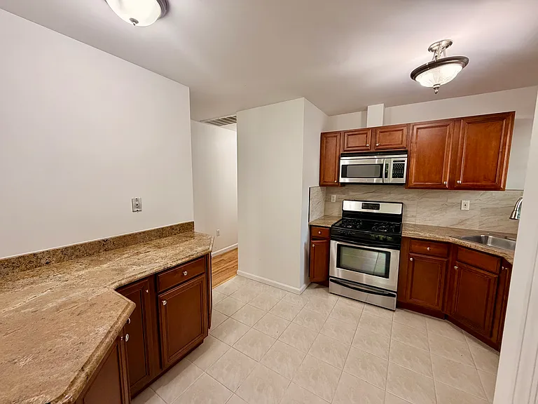 10 Cornelia St #2 — Photo 2