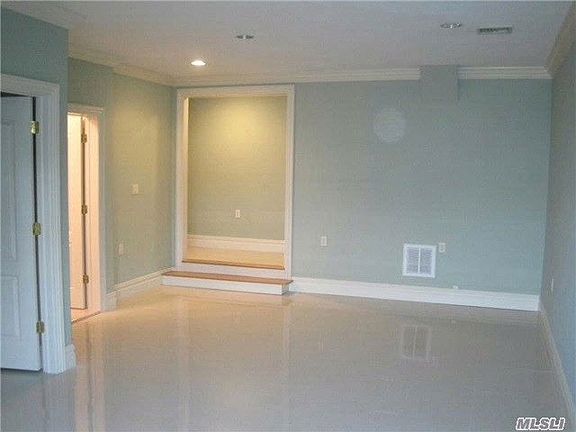 4th image of 329 W Broadway