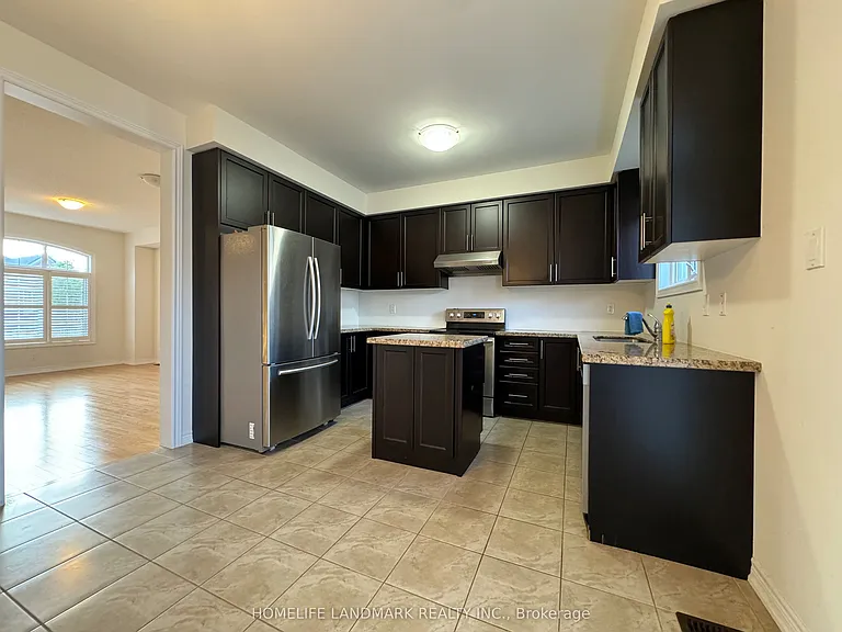 35 Hyacinth St — Photo 13