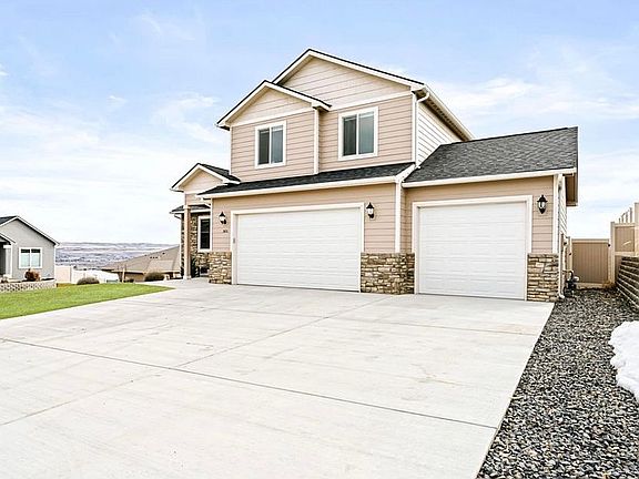 2nd image of 1400 Valhalla Loop