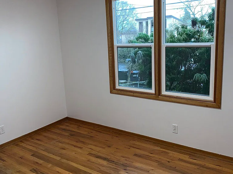 155 Judson St S — Photo 6