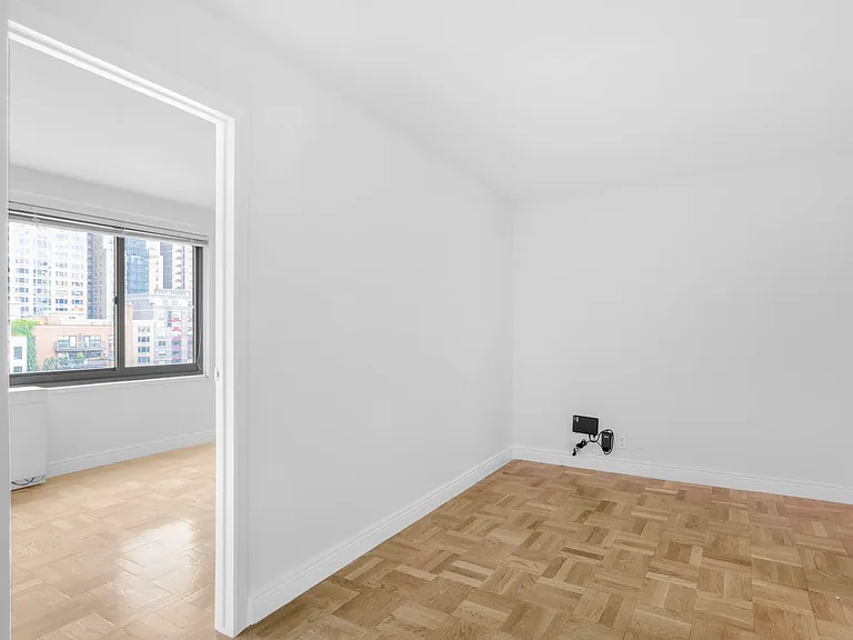 330 W 45th St #2L — Photo 2