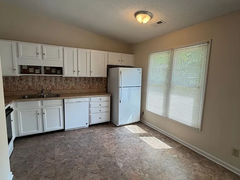 121 Westview Dr #38 — Photo 3