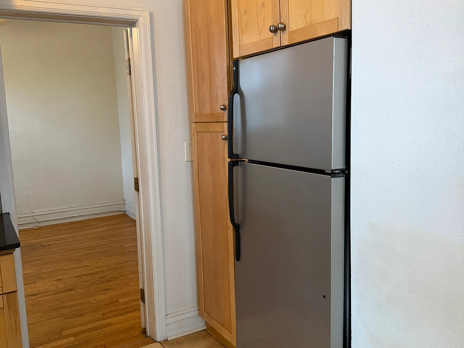 1 bed, 880 sqft, $1,350 — Photo 3