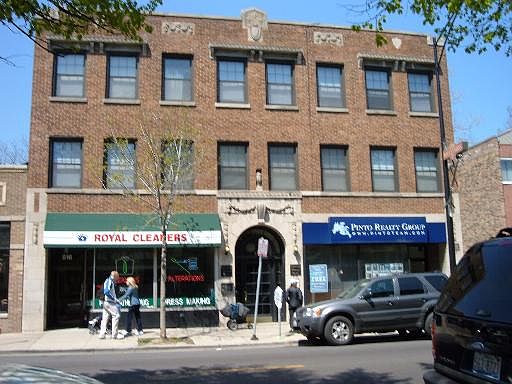 1st image of 916 W Diversey Pkwy APT 203