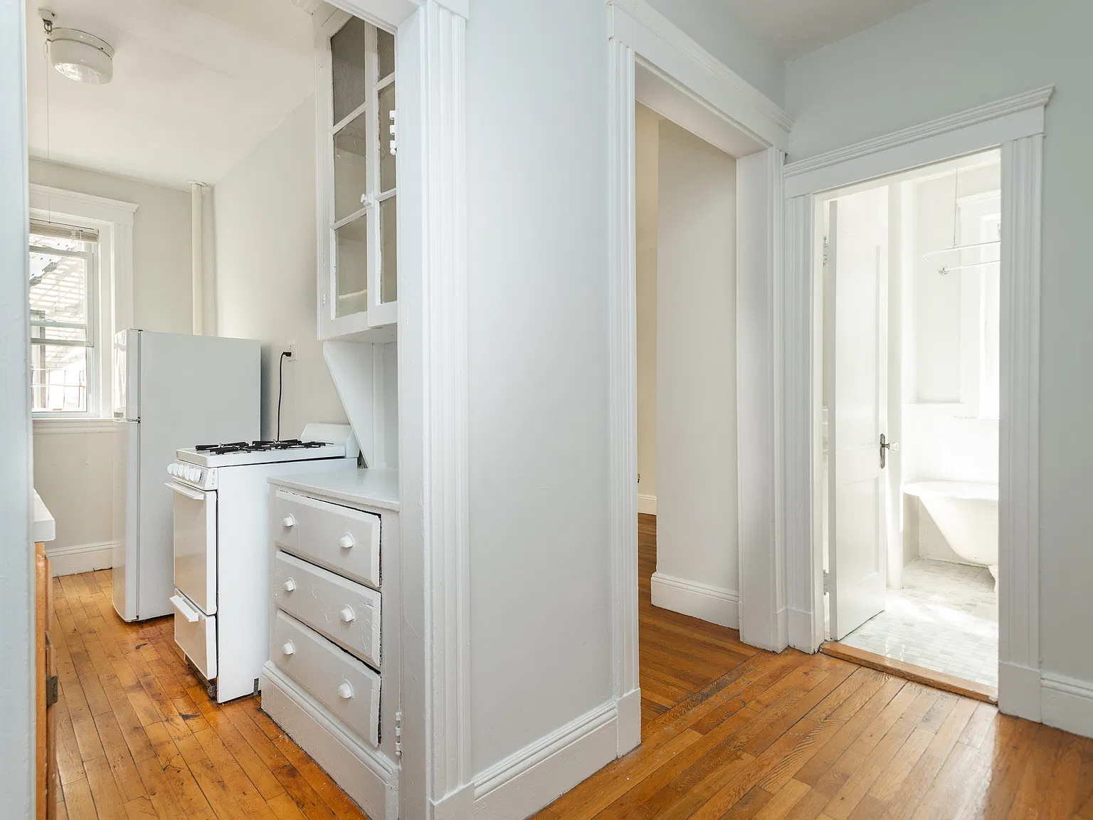 Studio, 350 sqft, $2,410 — Photo 4