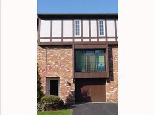 302 Woodbridge Dr, Pittsburgh, PA 15237