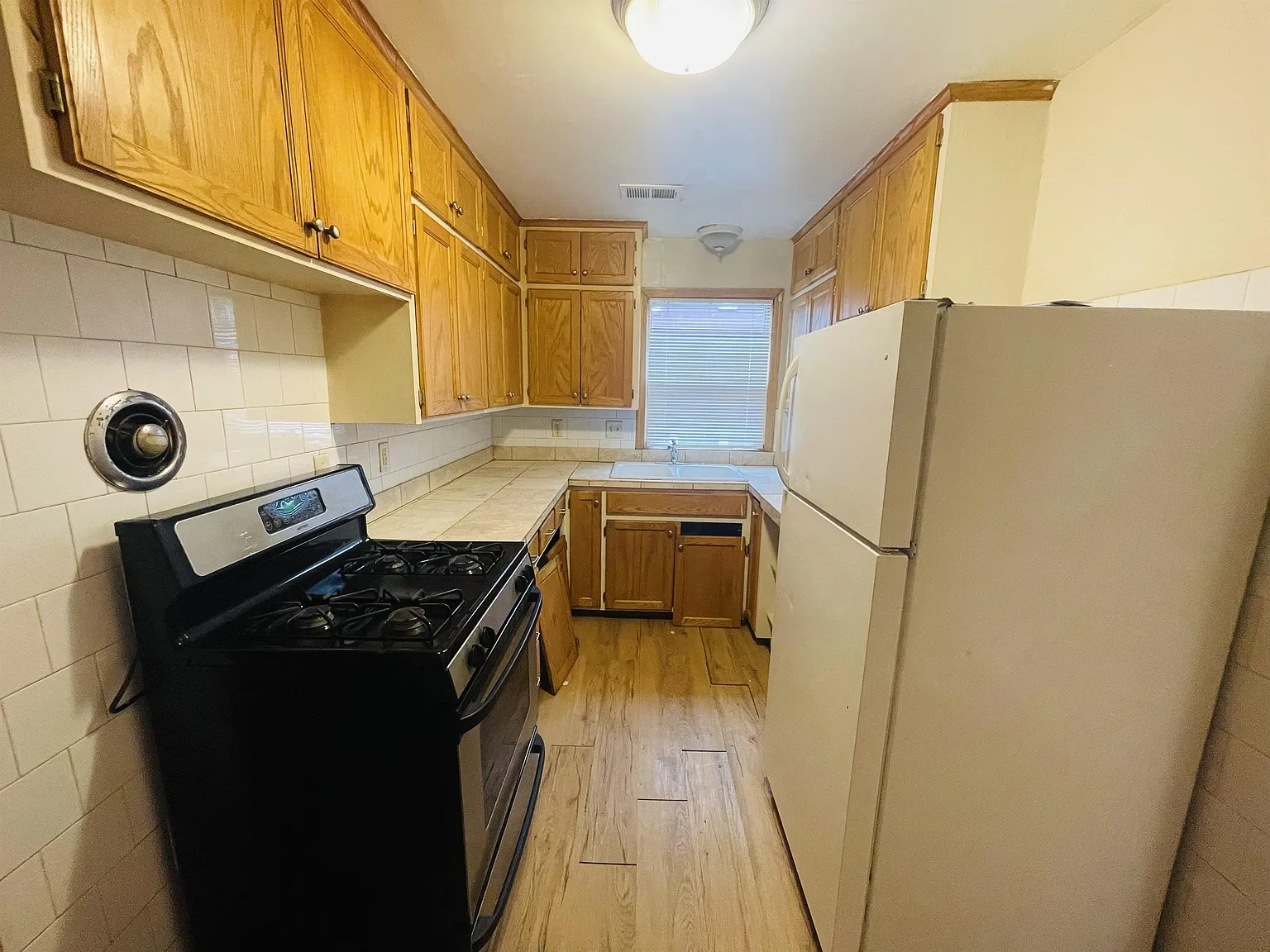 2419 Plymouth Ave N — Photo 2