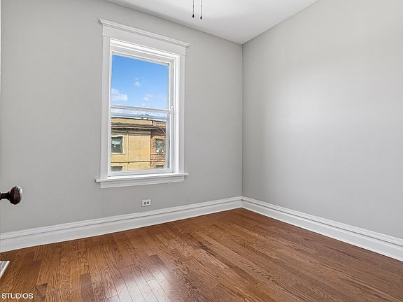 3rd image of 803 W Newport Ave APT 3W