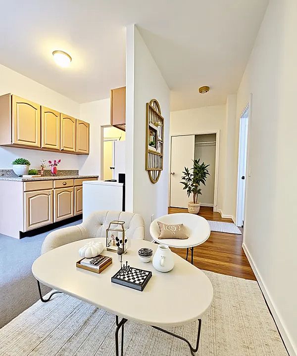 1st image of 338 E 15th St #5X