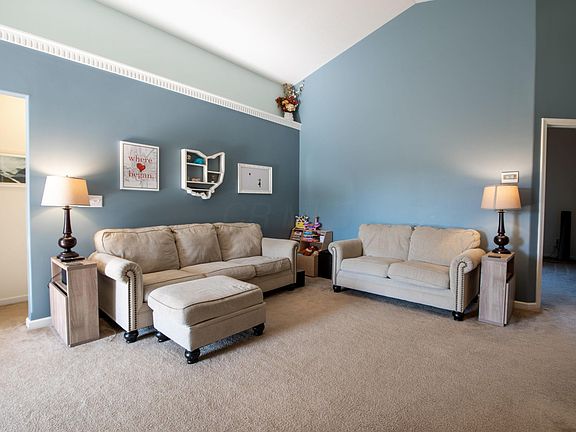 4-22DanielsonCirc_Fmrm1-3701