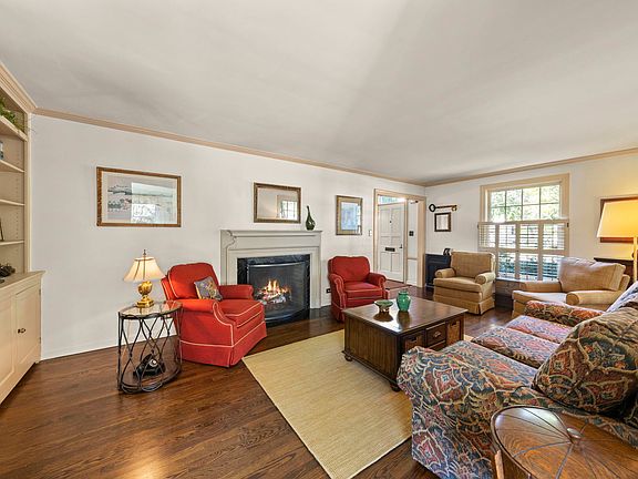 5th image of 351 Hill Ave