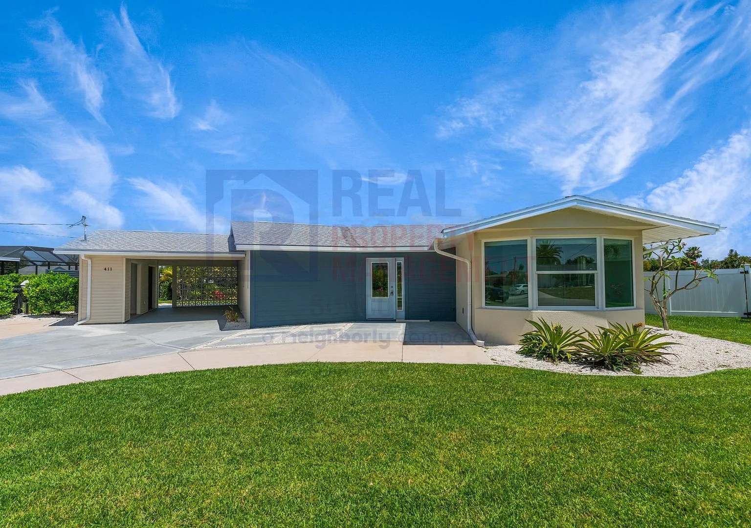 Beautiful 3 bed 2 bath pool home available now! — Photo 3