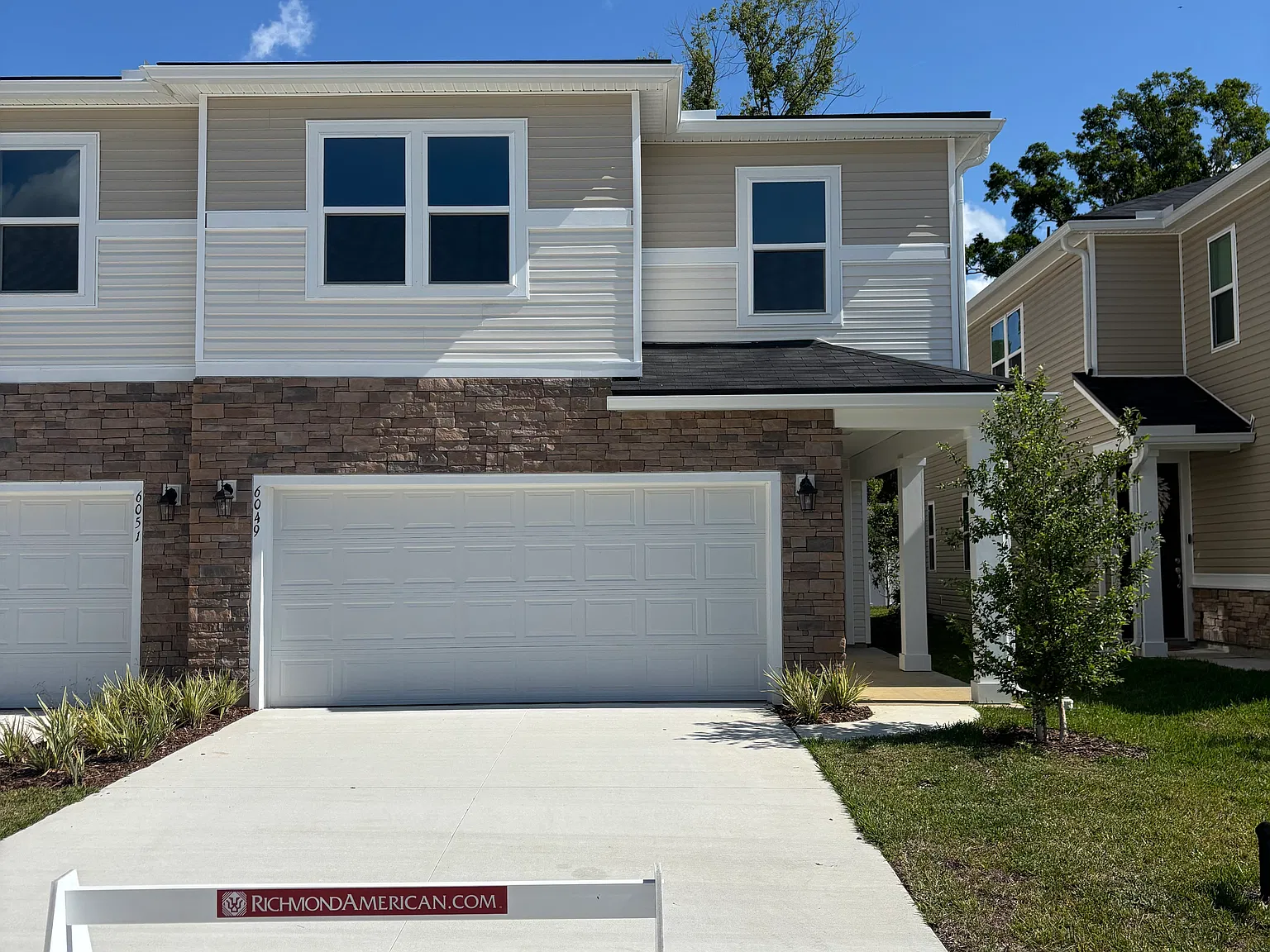 3 bed, 2.5 bath, 2036 sqft, $2,100 — Photo 1
