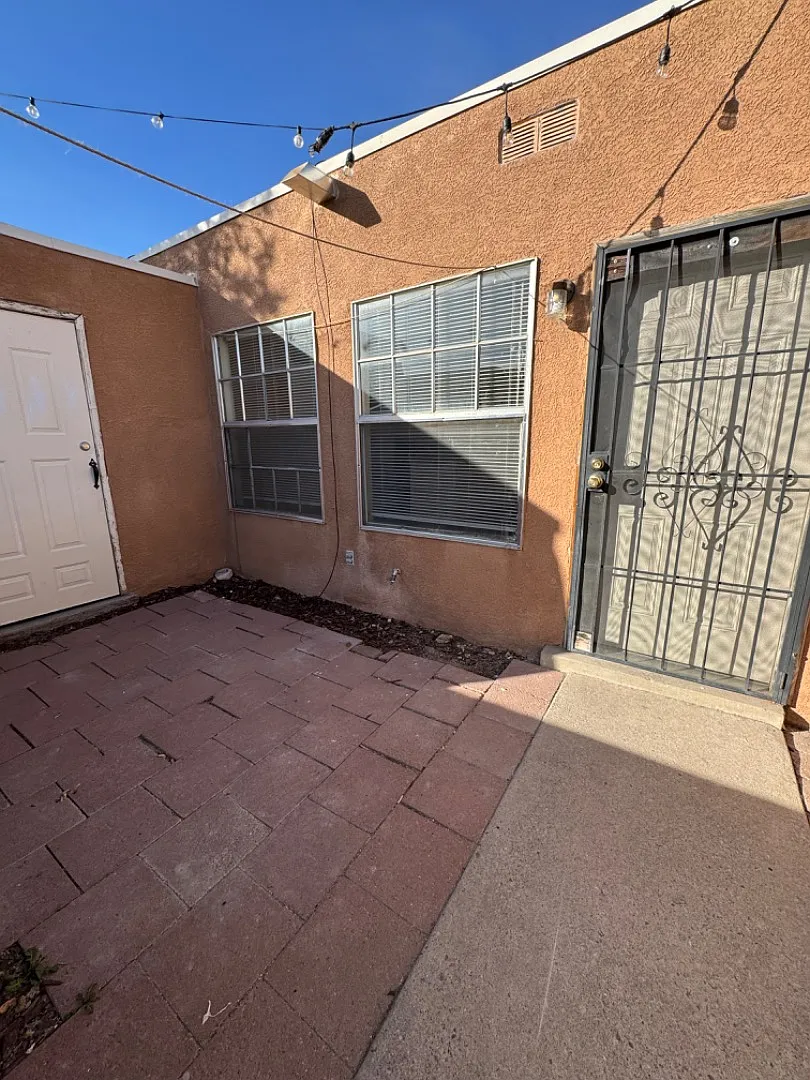 912 San Pedro Drive Southeast - 912-4 — Photo 3
