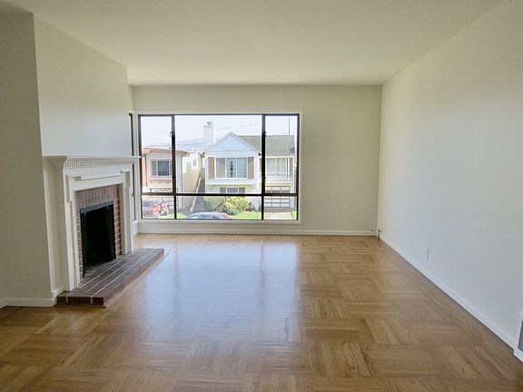3rd image of 52 Oakmont Dr