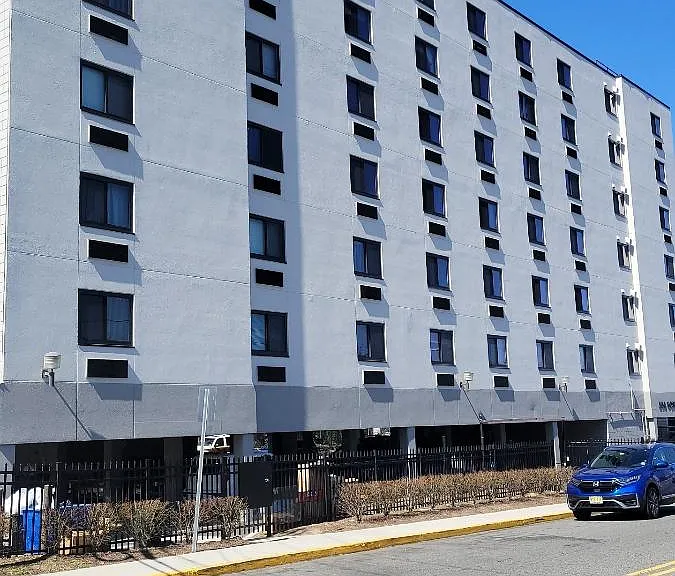 Hospital Plaza — Photo 16