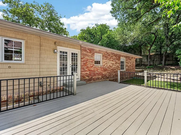 2506 Hillview Rd — Photo 23
