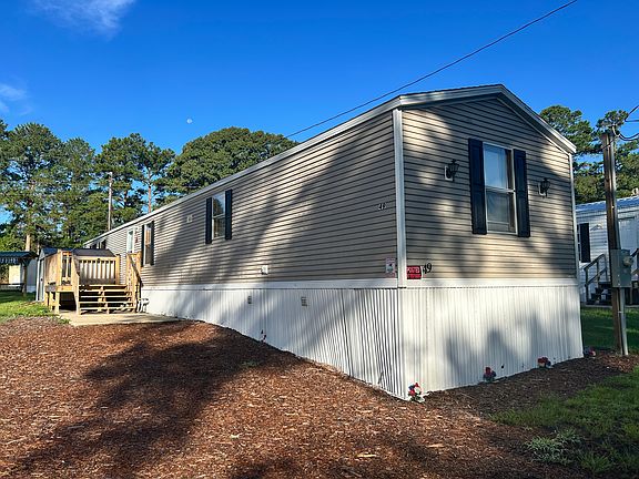 2nd image of 391 Hubert Blvd #49