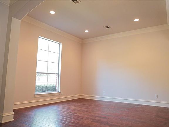 3rd image of 1029 Sir Lancelot Cir
