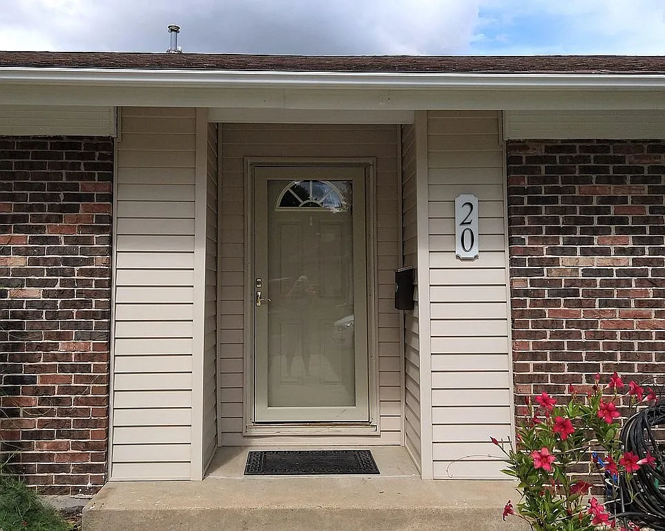 20 Coachlight Dr photo 1